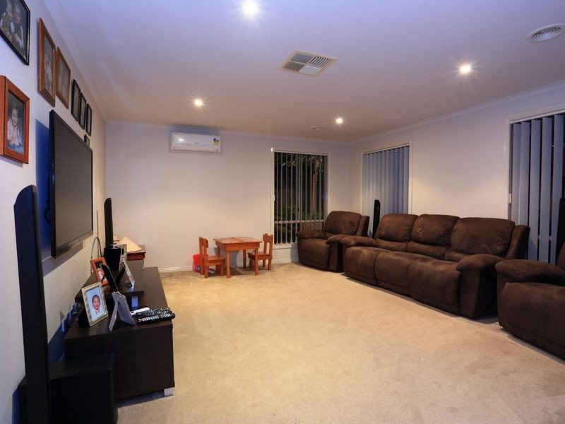 11 Lairds Rise, Garfield VIC 3814