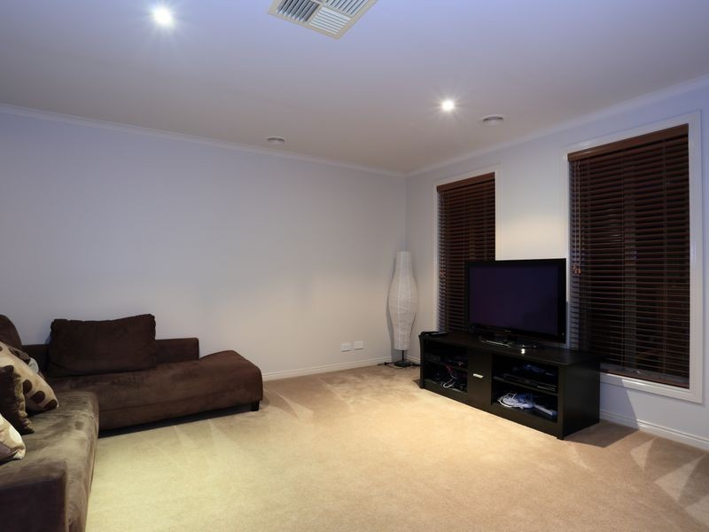 11 Lairds Rise, Garfield VIC 3814