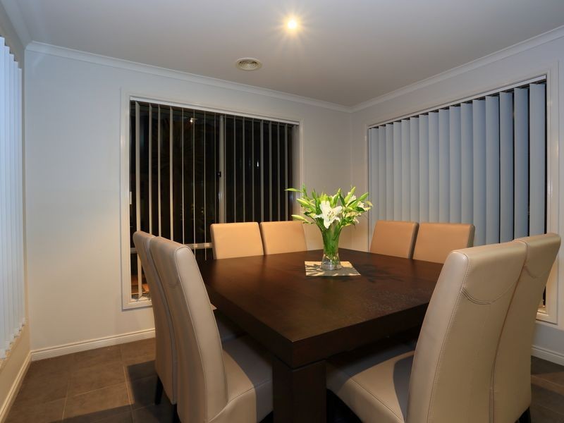 11 Lairds Rise, Garfield VIC 3814