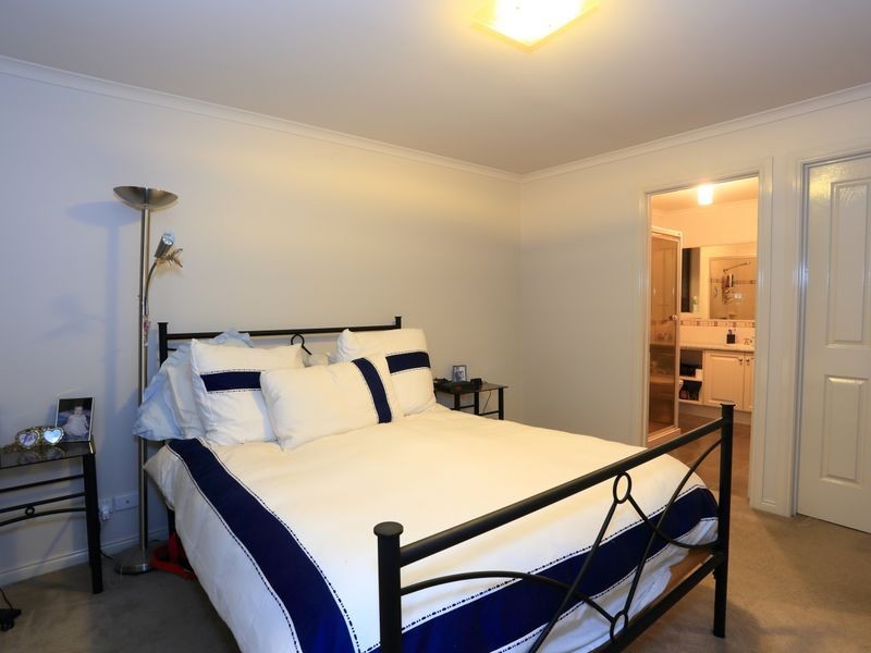 11 Lairds Rise, Garfield VIC 3814