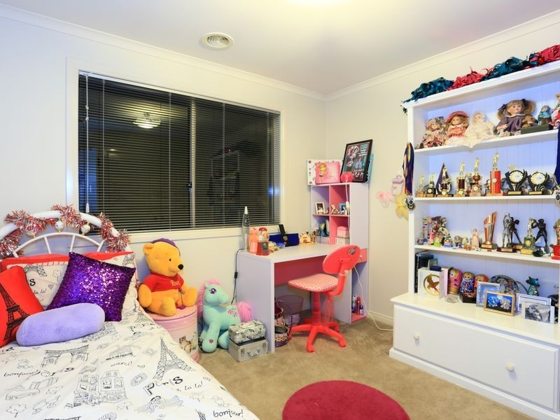 11 Lairds Rise, Garfield VIC 3814