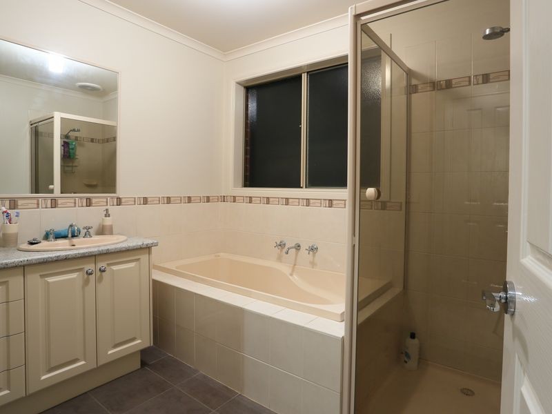 11 Lairds Rise, Garfield VIC 3814