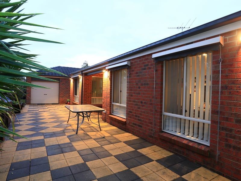 11 Lairds Rise, Garfield VIC 3814