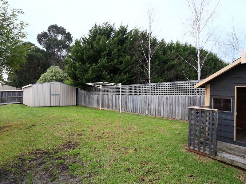 11 Lairds Rise, Garfield VIC 3814