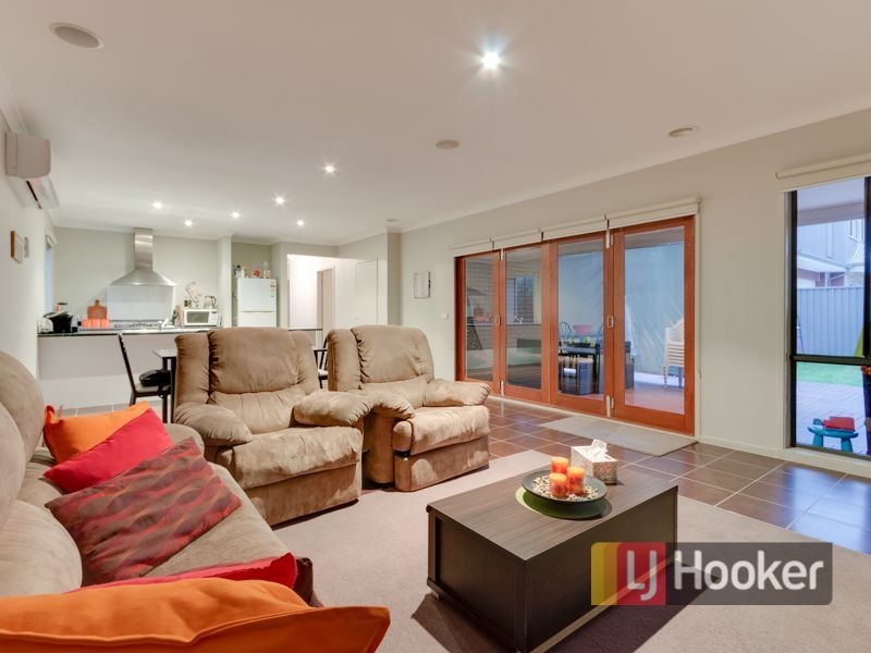 10 Lawrence Close, Pakenham VIC 3810