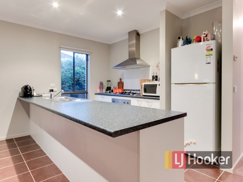 10 Lawrence Close, Pakenham VIC 3810