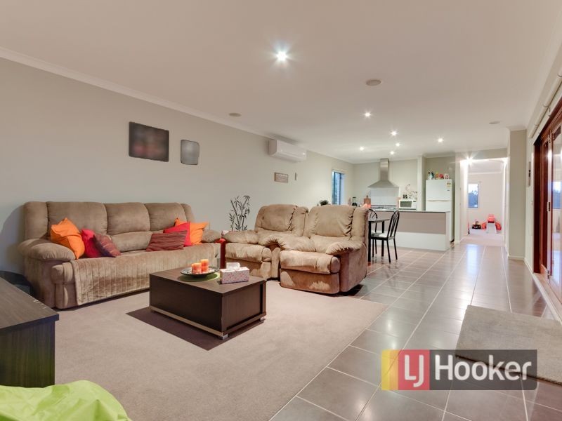 10 Lawrence Close, Pakenham VIC 3810