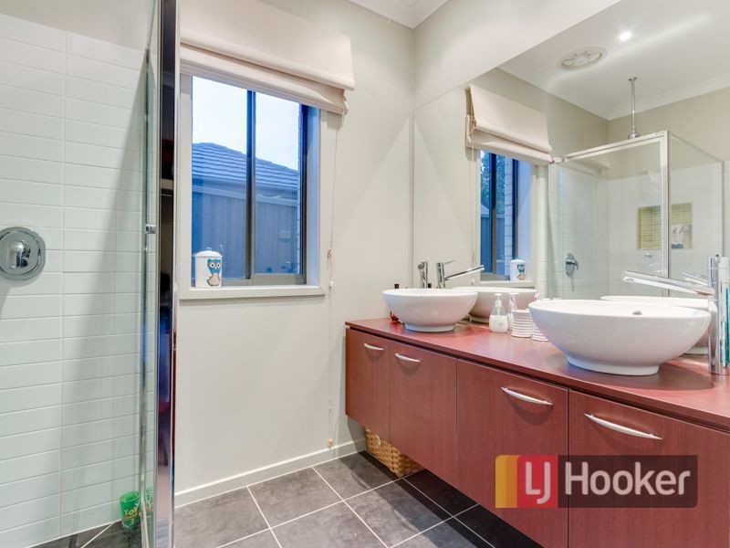 10 Lawrence Close, Pakenham VIC 3810