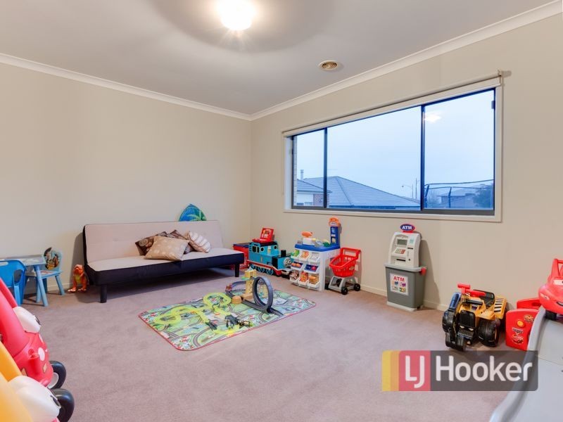10 Lawrence Close, Pakenham VIC 3810