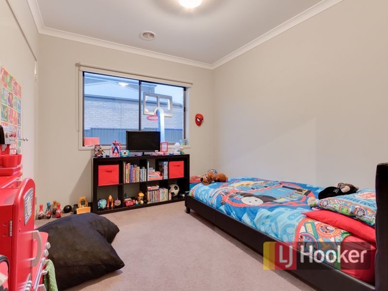 10 Lawrence Close, Pakenham VIC 3810