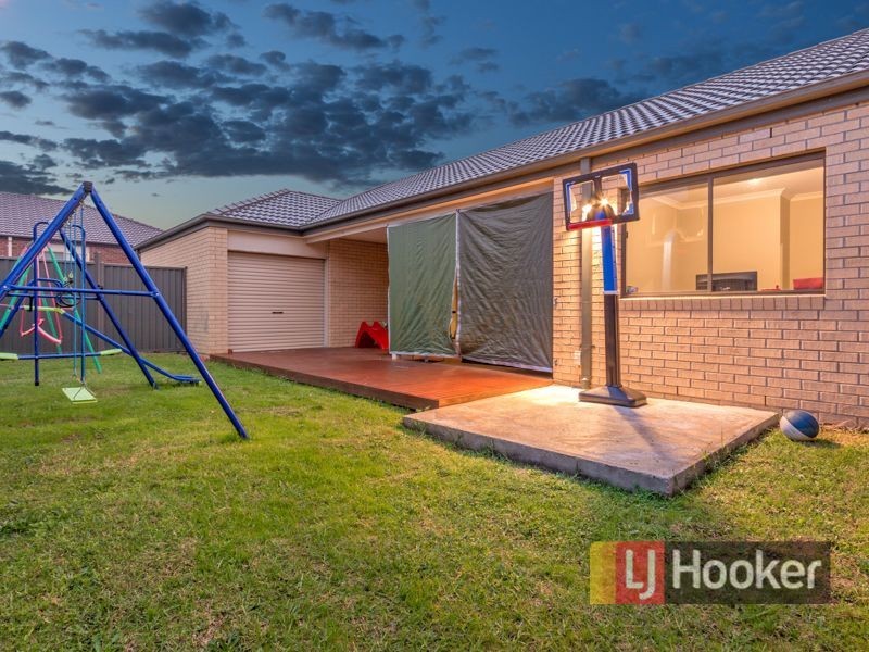 10 Lawrence Close, Pakenham VIC 3810