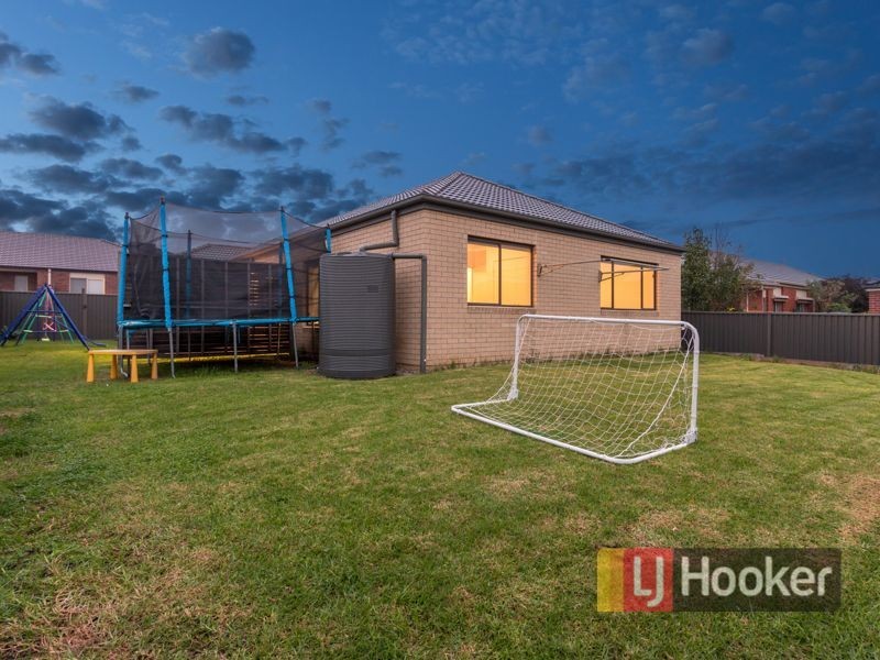 10 Lawrence Close, Pakenham VIC 3810