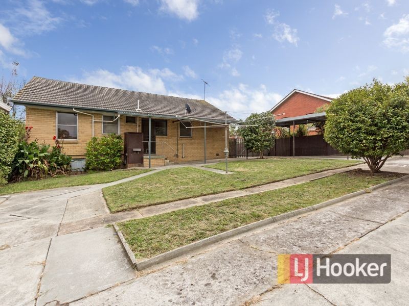 6 Deveney Street, Pakenham VIC 3810