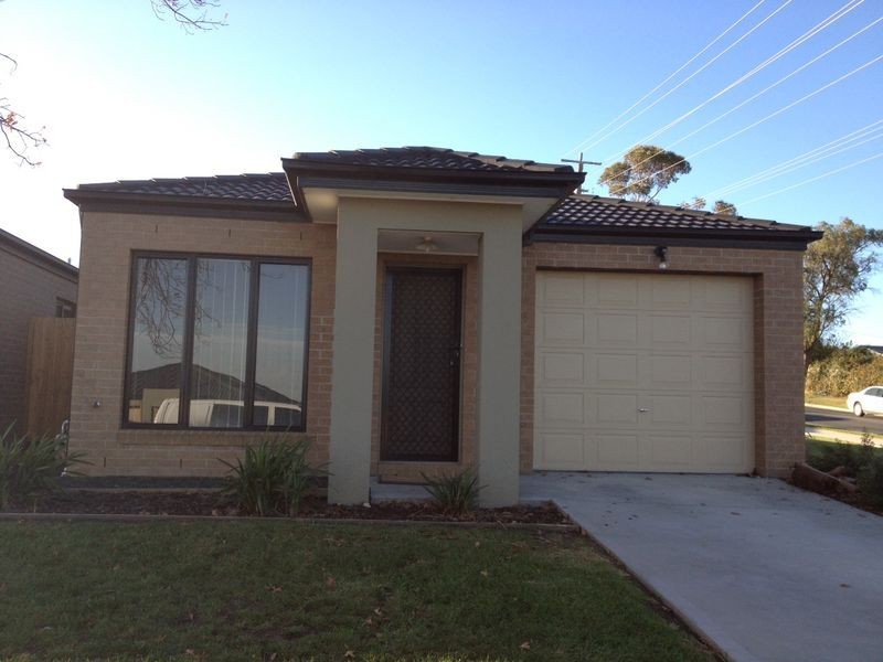 24/103 Army Road, Pakenham VIC 3810