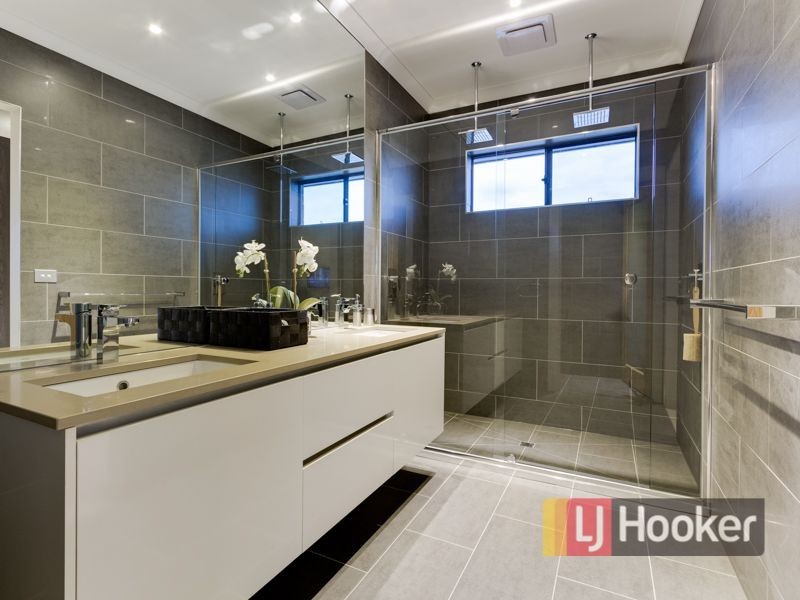 28 Grandvue Boulevard, Pakenham VIC 3810