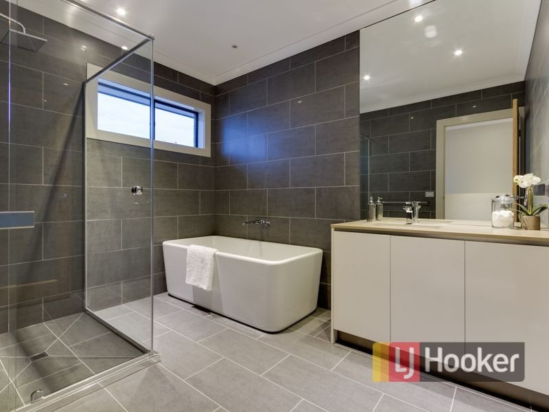 28 Grandvue Boulevard, Pakenham VIC 3810