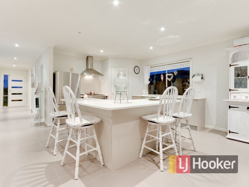 17 Tipperary Circuit, Pakenham VIC 3810