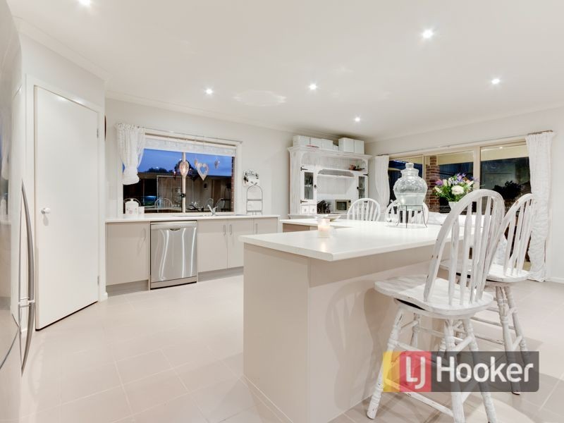 17 Tipperary Circuit, Pakenham VIC 3810