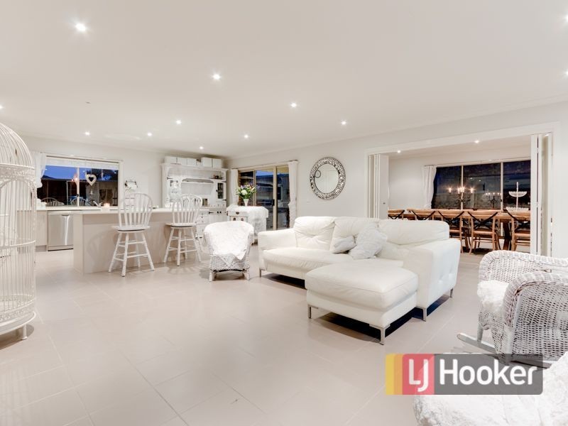 17 Tipperary Circuit, Pakenham VIC 3810