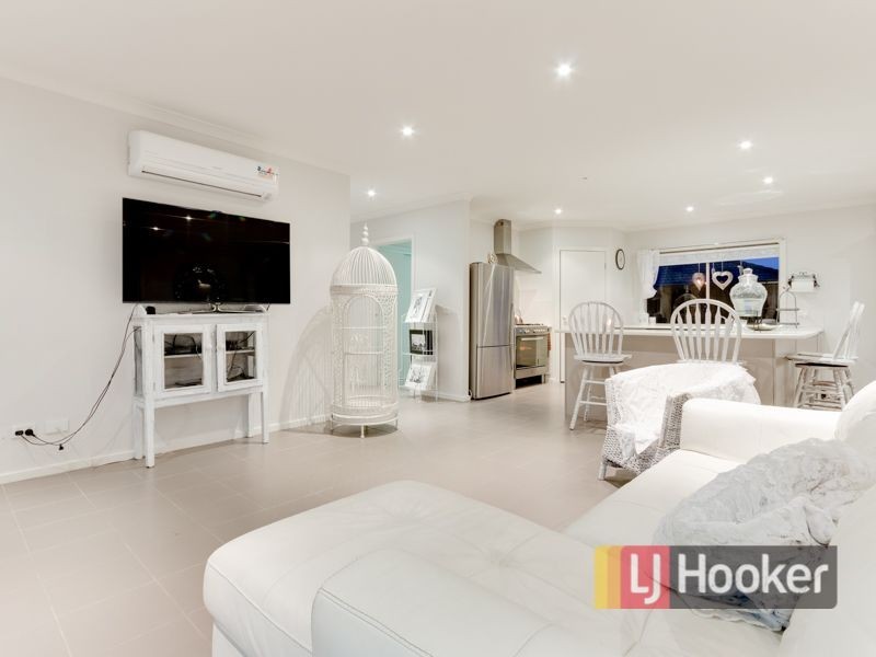 17 Tipperary Circuit, Pakenham VIC 3810