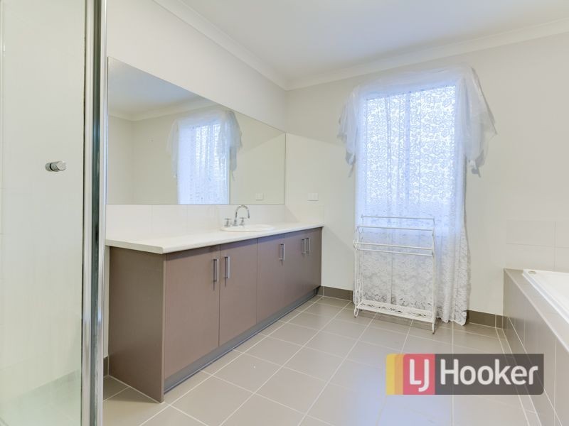 17 Tipperary Circuit, Pakenham VIC 3810