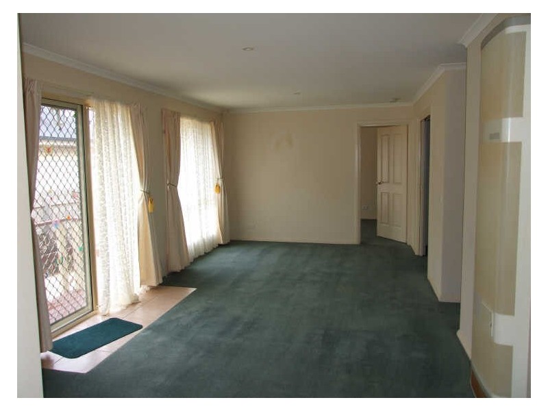 17 Meaby Drive, Pakenham VIC 3810