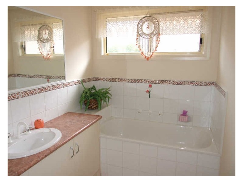 17 Meaby Drive, Pakenham VIC 3810