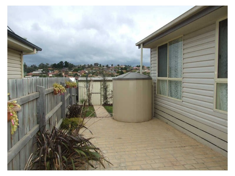 17 Meaby Drive, Pakenham VIC 3810