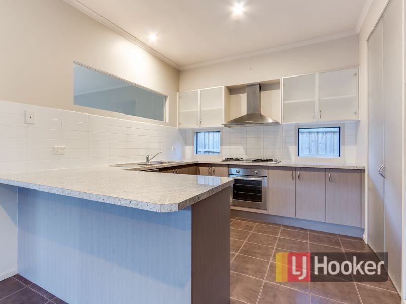 10 Fallingwater Drive, Pakenham VIC 3810