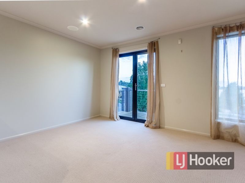 10 Fallingwater Drive, Pakenham VIC 3810