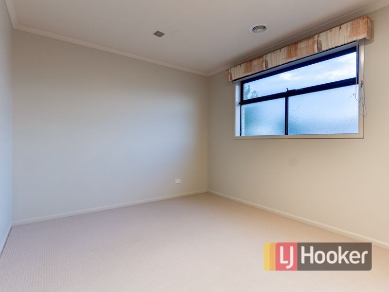 10 Fallingwater Drive, Pakenham VIC 3810