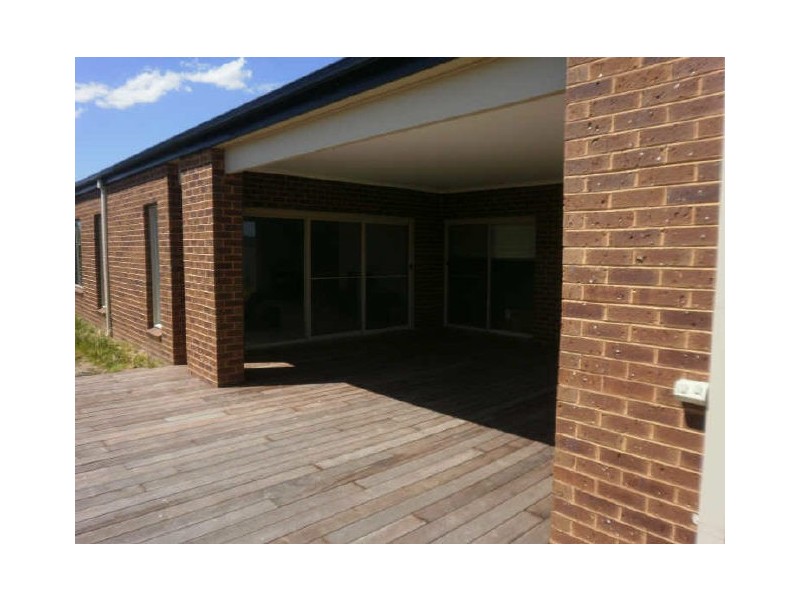 51 Banjo Patterson Drive, Pakenham VIC 3810