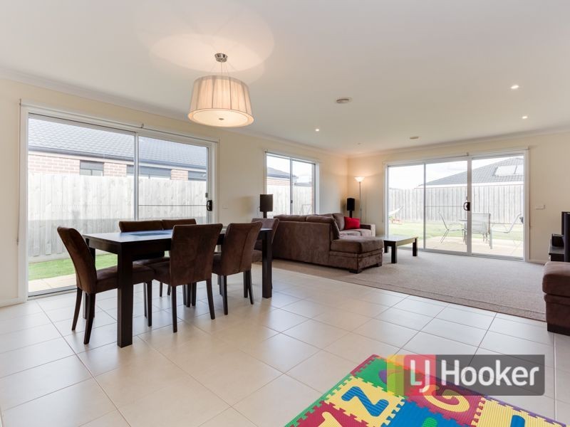 43 Belvedere Drive, Pakenham VIC 3810