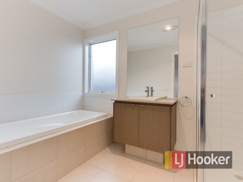 43 Belvedere Drive, Pakenham VIC 3810