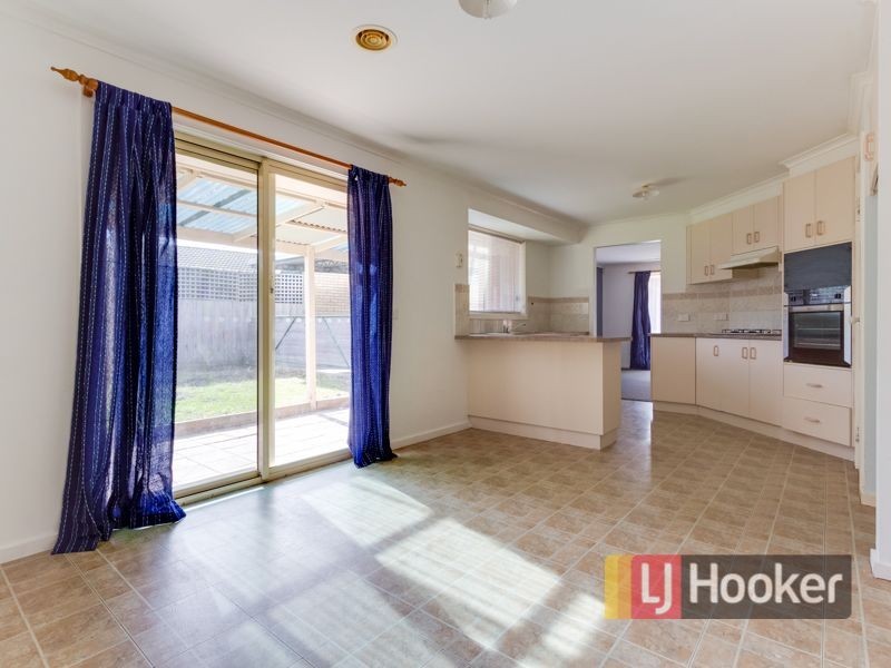 43 Simon Drive, Pakenham VIC 3810