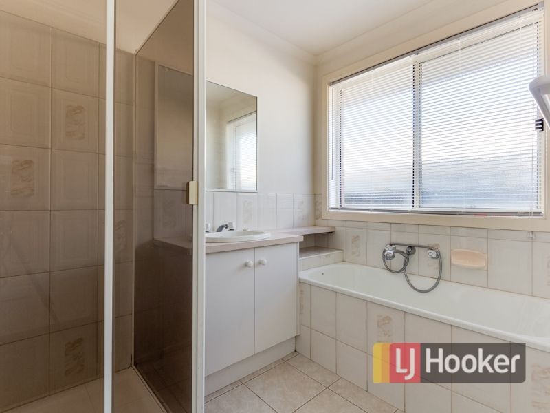 43 Simon Drive, Pakenham VIC 3810