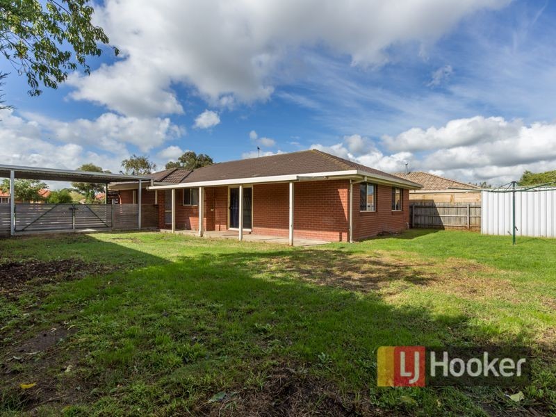 43 Simon Drive, Pakenham VIC 3810