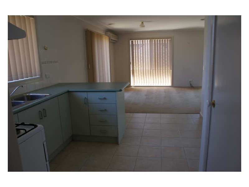 2/20 Henty Street, Pakenham VIC 3810