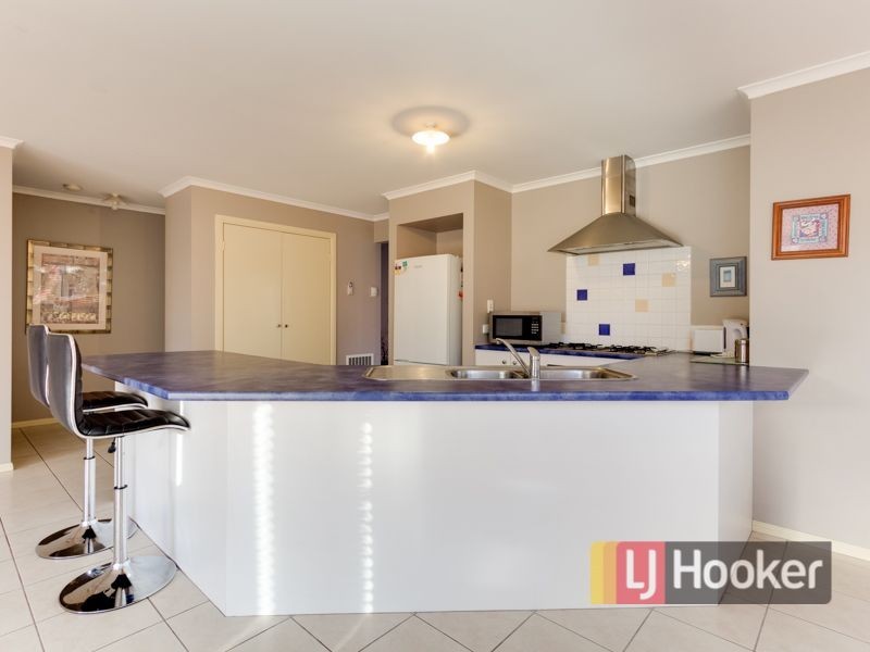 33 Thornbill Circuit, Pakenham VIC 3810