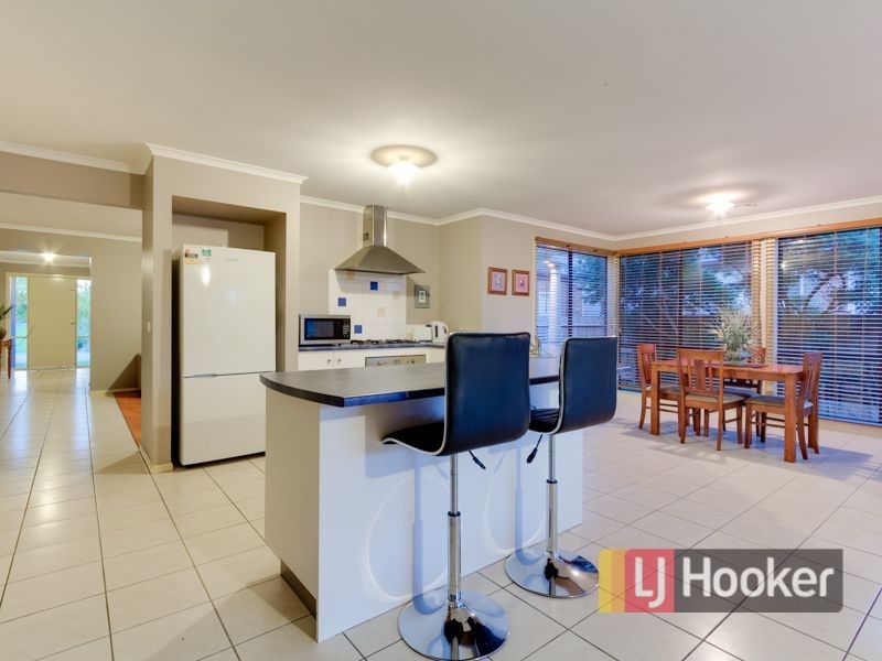 33 Thornbill Circuit, Pakenham VIC 3810