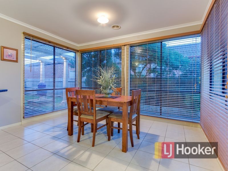 33 Thornbill Circuit, Pakenham VIC 3810