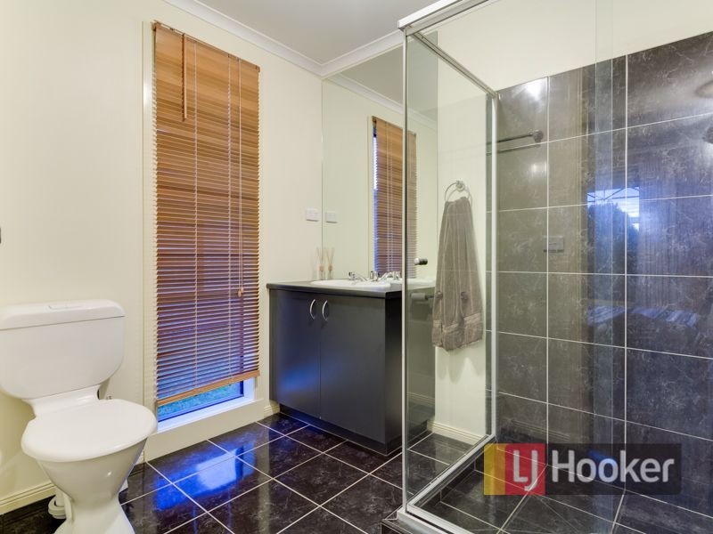 33 Thornbill Circuit, Pakenham VIC 3810