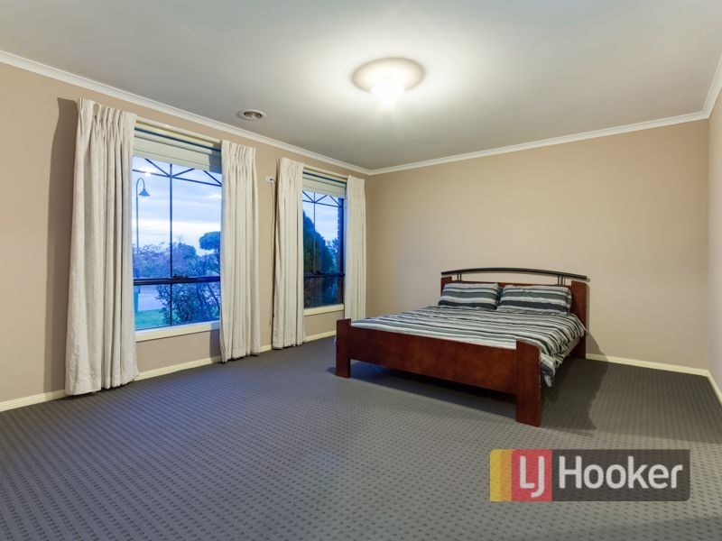 33 Thornbill Circuit, Pakenham VIC 3810