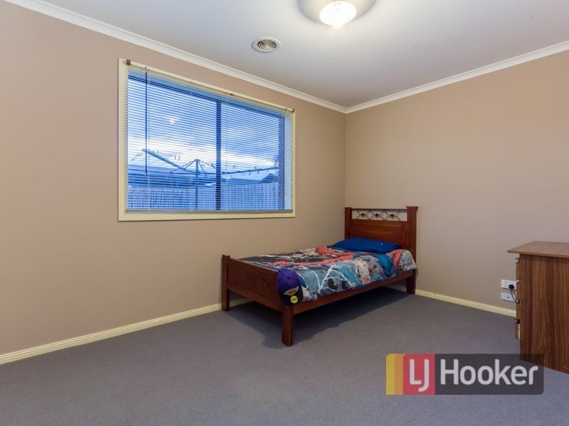 33 Thornbill Circuit, Pakenham VIC 3810