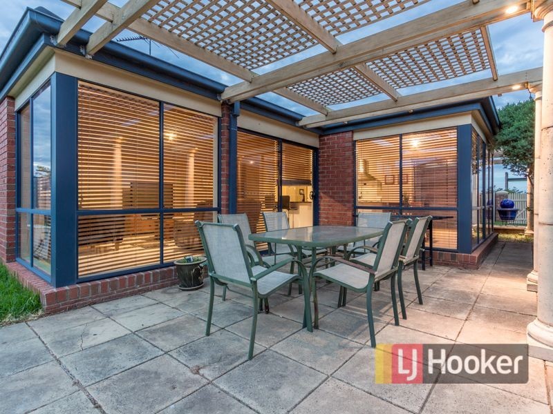 33 Thornbill Circuit, Pakenham VIC 3810