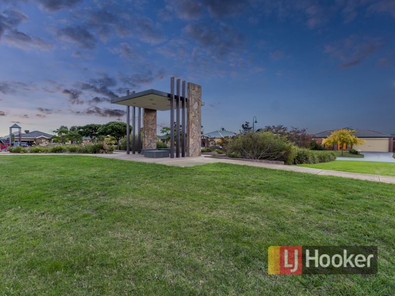 33 Thornbill Circuit, Pakenham VIC 3810