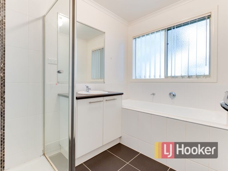 11/40 Army Road, Pakenham VIC 3810