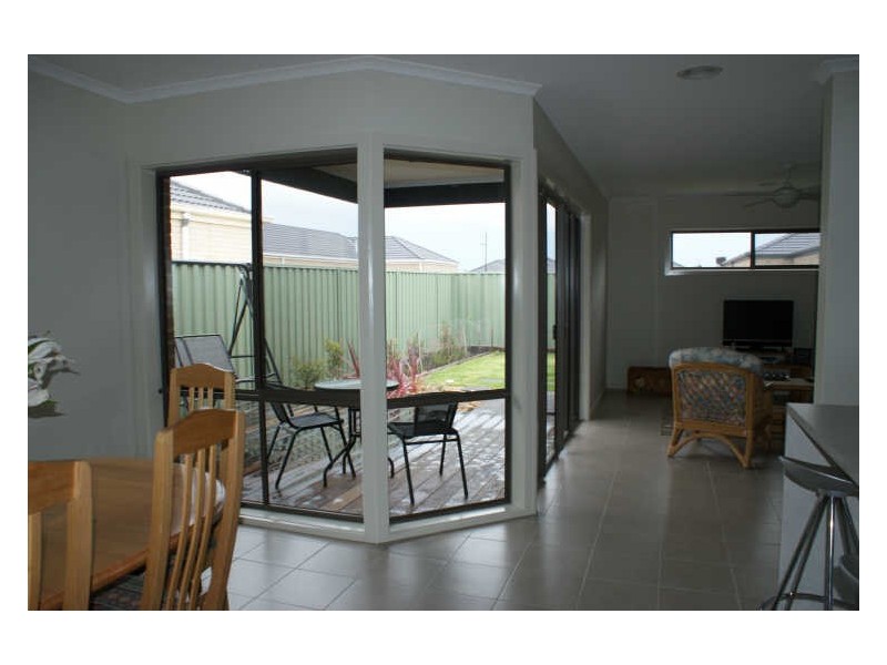 6 Cohens Way, Pakenham VIC 3810
