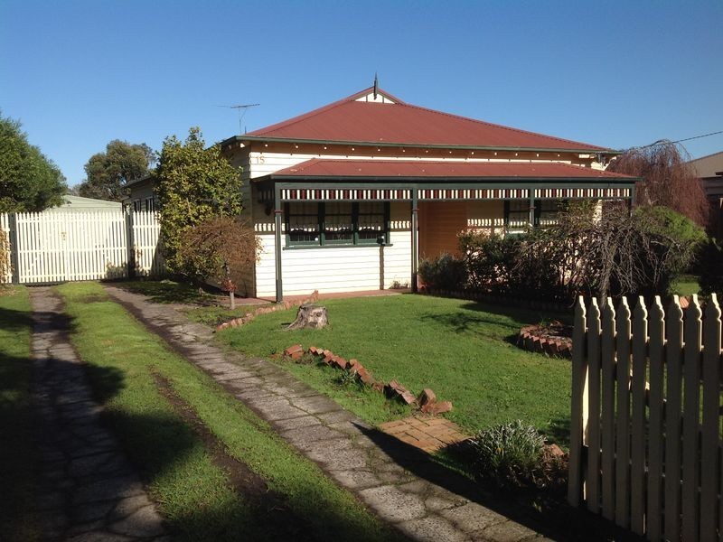 15 Henty Street, Pakenham VIC 3810