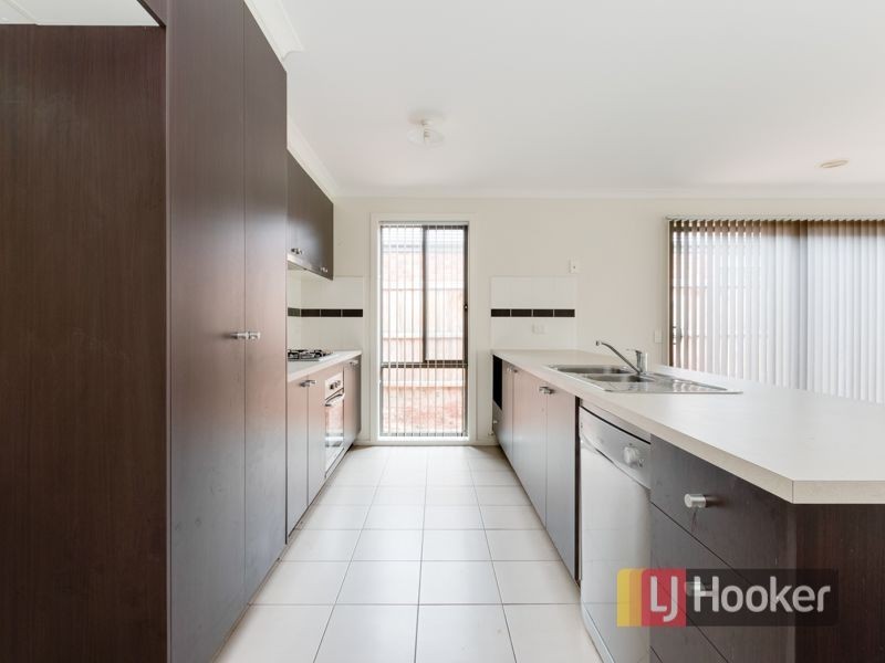 32 Devine Drive, Pakenham VIC 3810